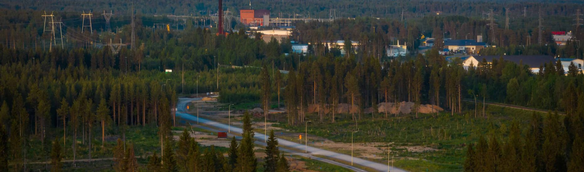 Kuvituskuva, tie ja teollisuutta. Pohjoisen markkinat